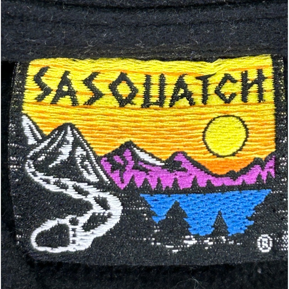 Vintage SASQUATCH‎ Men's XL Henley Long Sleeve Shirt Outdoor Wear BaseLayer